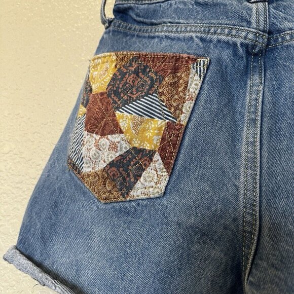 Arizona Jeans Co Womens Jean Shorts Size 1 Patch Pocket Highest Rise Roll/fray - Picture 5 of 9